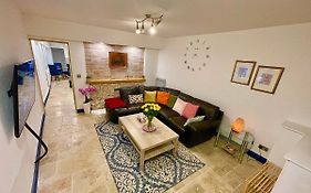 2 Bedroom Cottage Gloucester City Center